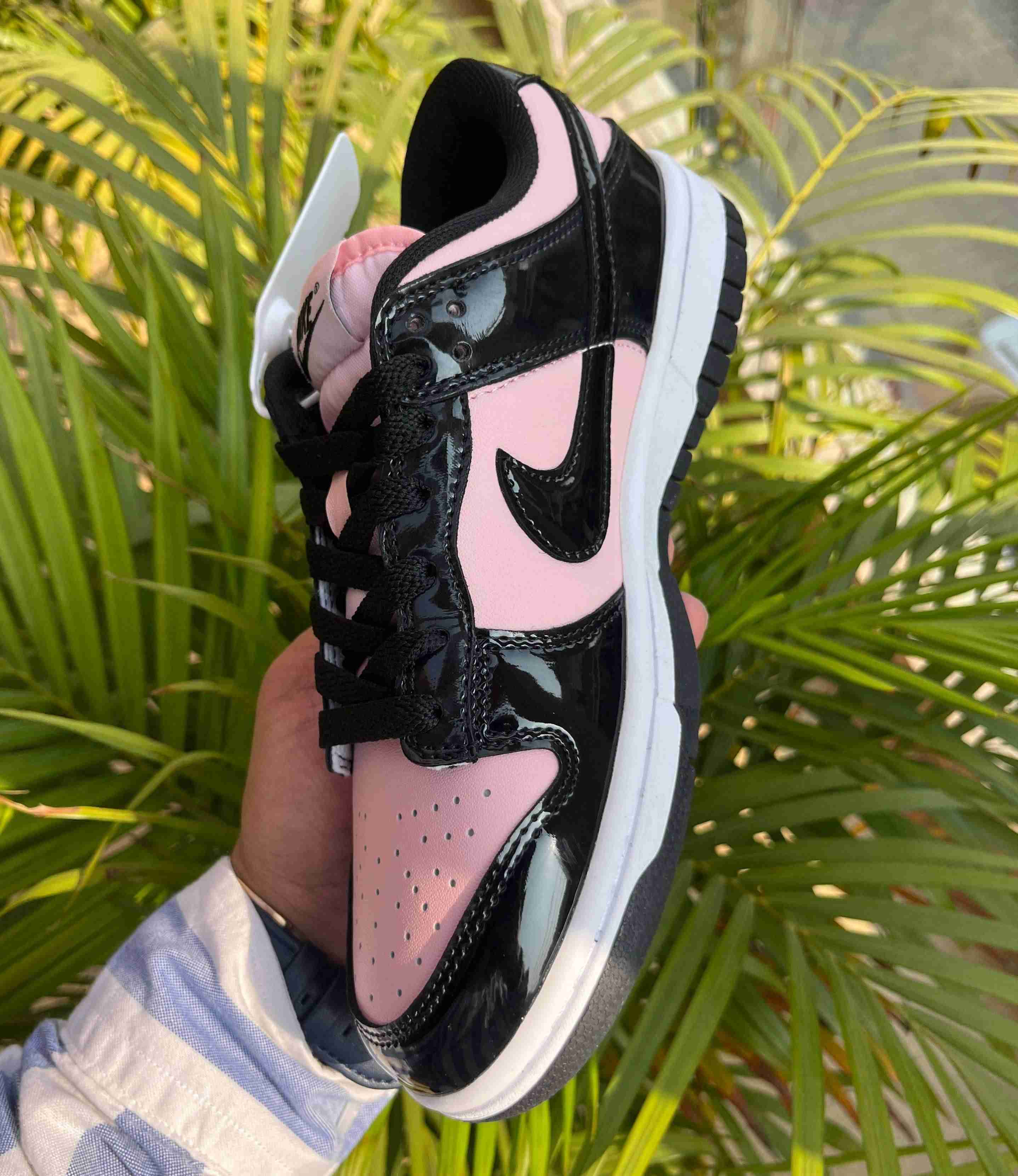 Nike SB dunk pink black